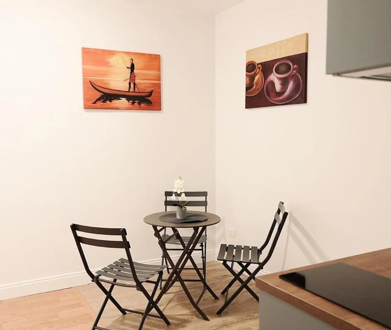 Apartment 103 Тирана