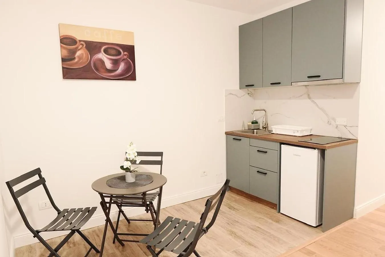 Apartment 103 Тирана